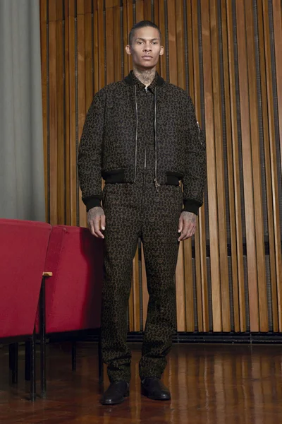 Look 32